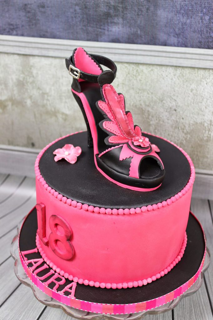 High heels mit Torte in pink-schwarz zum 18. Geburtstag - Brigittes