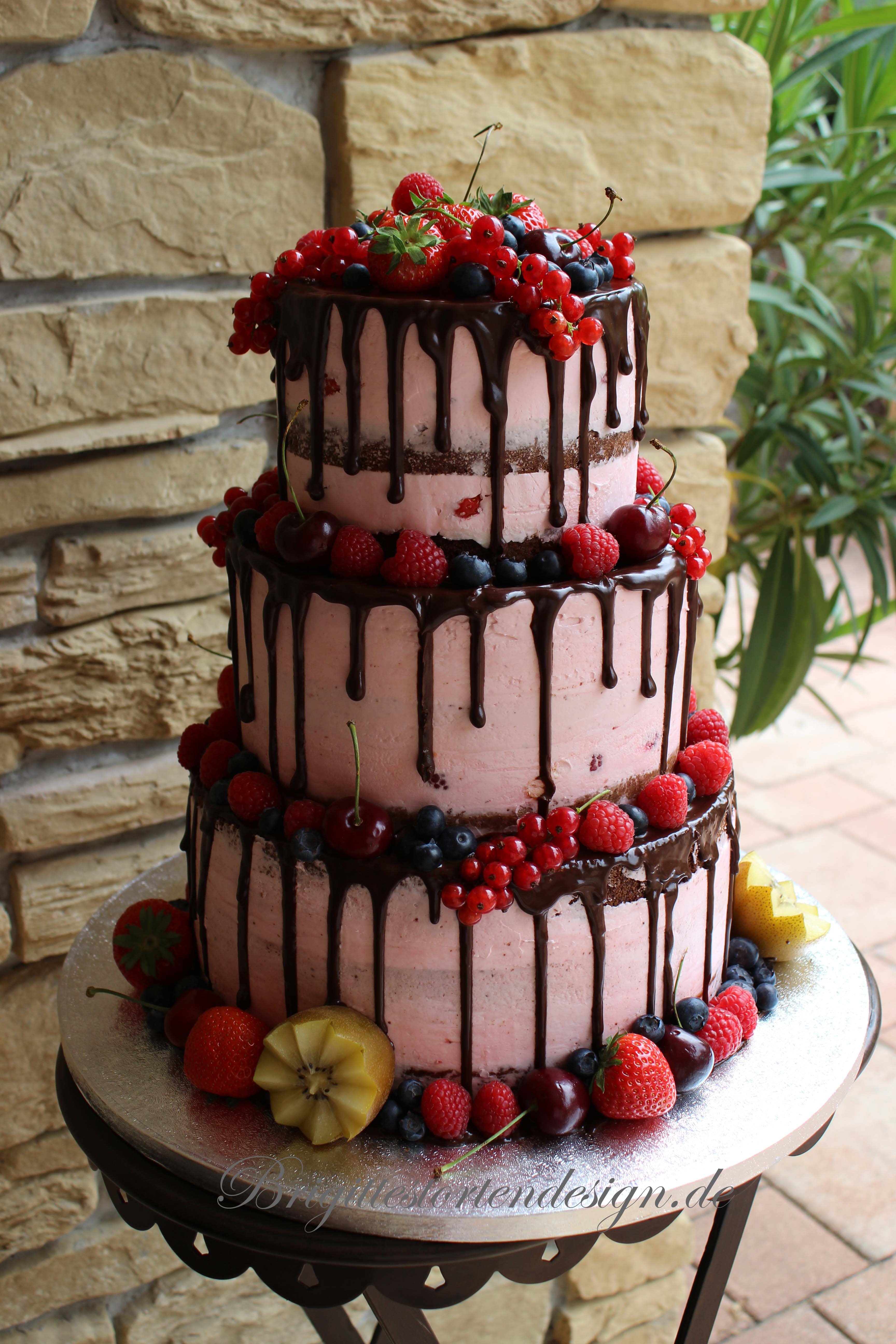 Dripcake als Hochzeitstorte mit Obst, glutenfrei - Brigittes Tortendesign